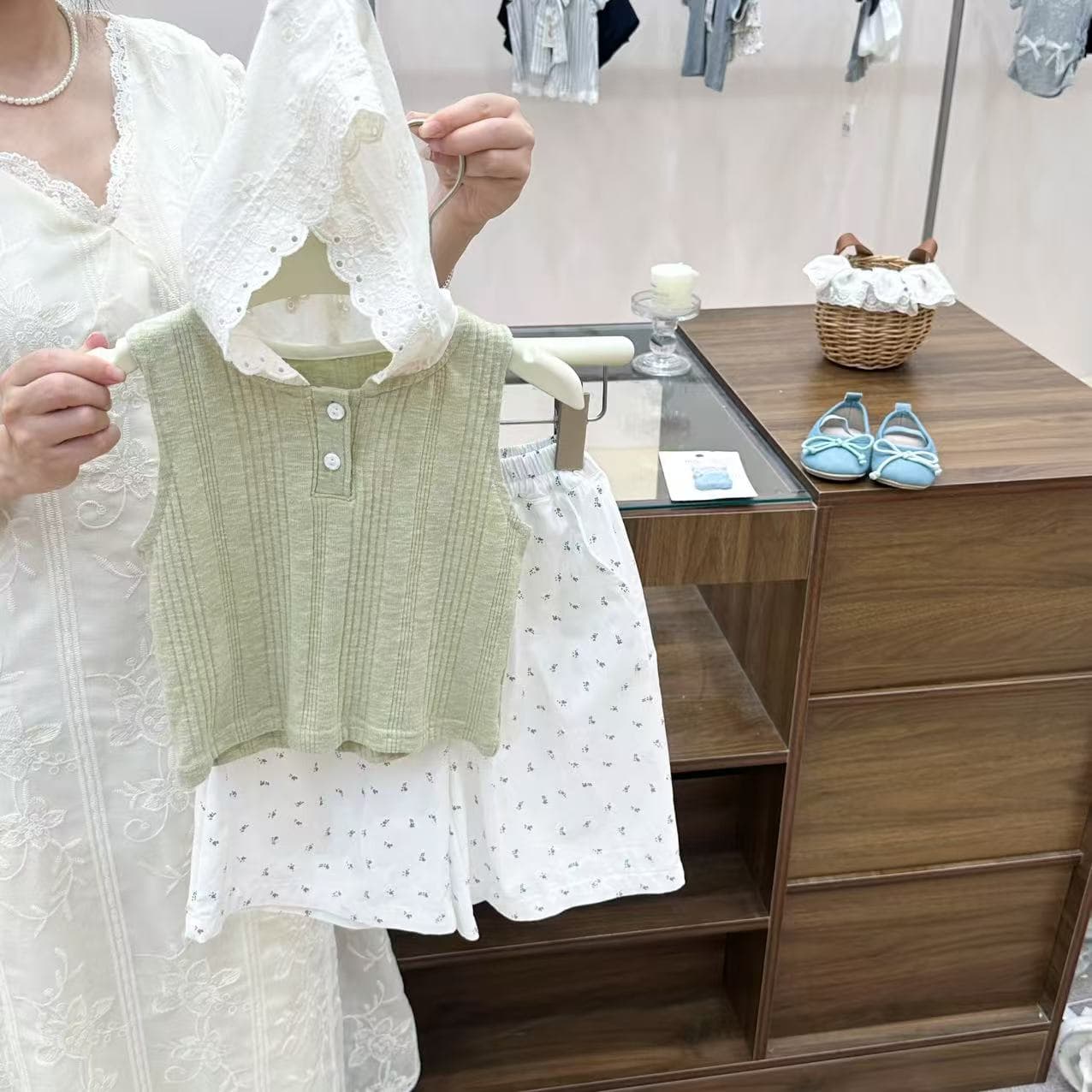 2026 summer new style white girls Korean lace hooded vest children's butt curtain pants two-piece set 26252