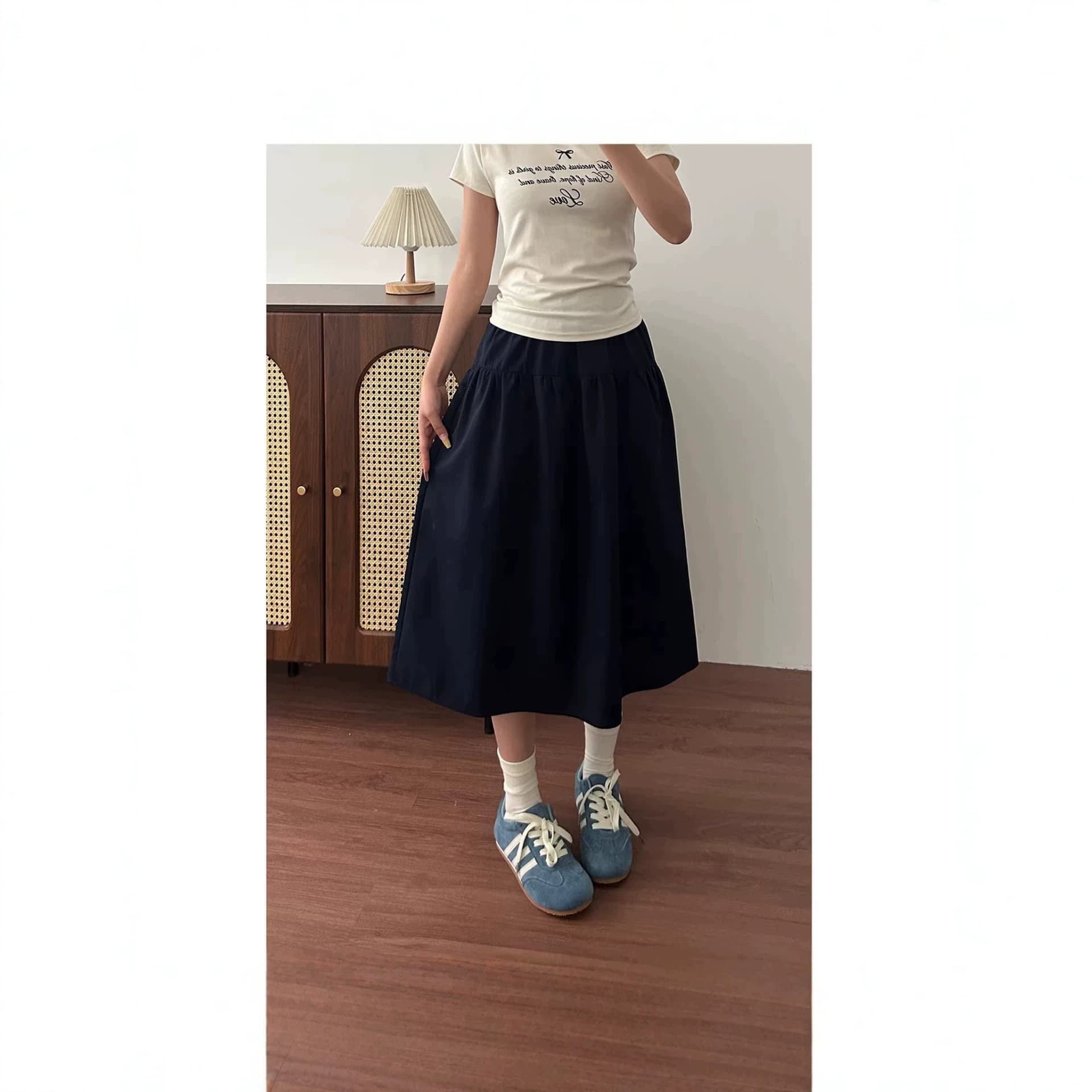 2026 new large size Japanese navy blue skirt for fat mm women with pear-shaped body slimming A-line umbrella skirt