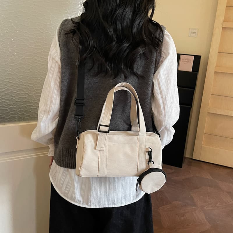 2026 New Simple Solid Color Sports and Leisure Crossbody Bag Large Capacity Shoulder Tote Bag Versatile Portable Cosmetic Bag