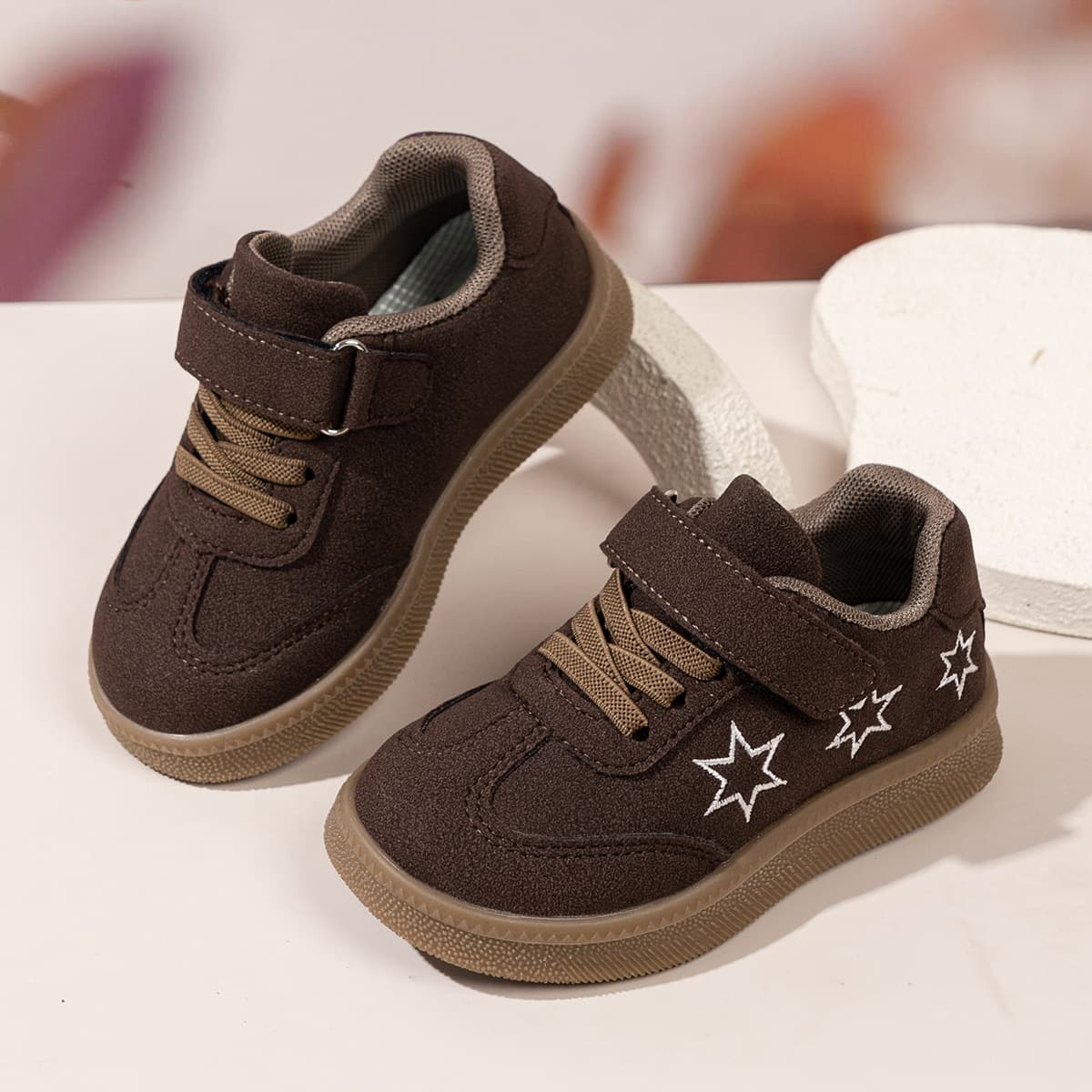 2026 Spring New Children's German Training Shoes Boys Girls Velcro Soft Sole Non-slip Breathable Skateboard Shoes Korean Style Sneakers