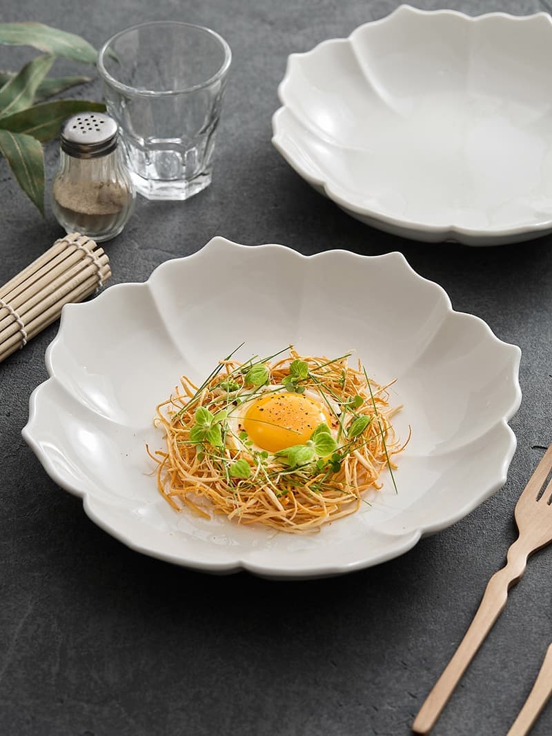 Ceramic plate, dish plate, home-feeling petal soup plate, simple dinner plate, creative presentation, new salad dessert plate