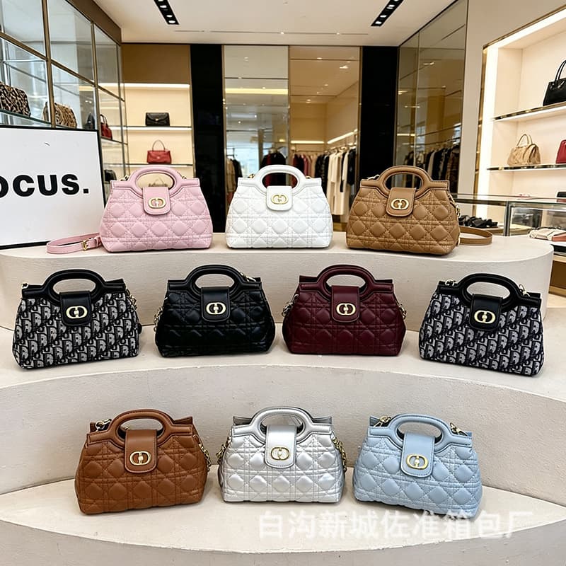 2026 New D-Crossbody Bag Sheepskin Grain Quilted Chain Bag Fashion Bags Pearl Handle Shoulder Crossbody