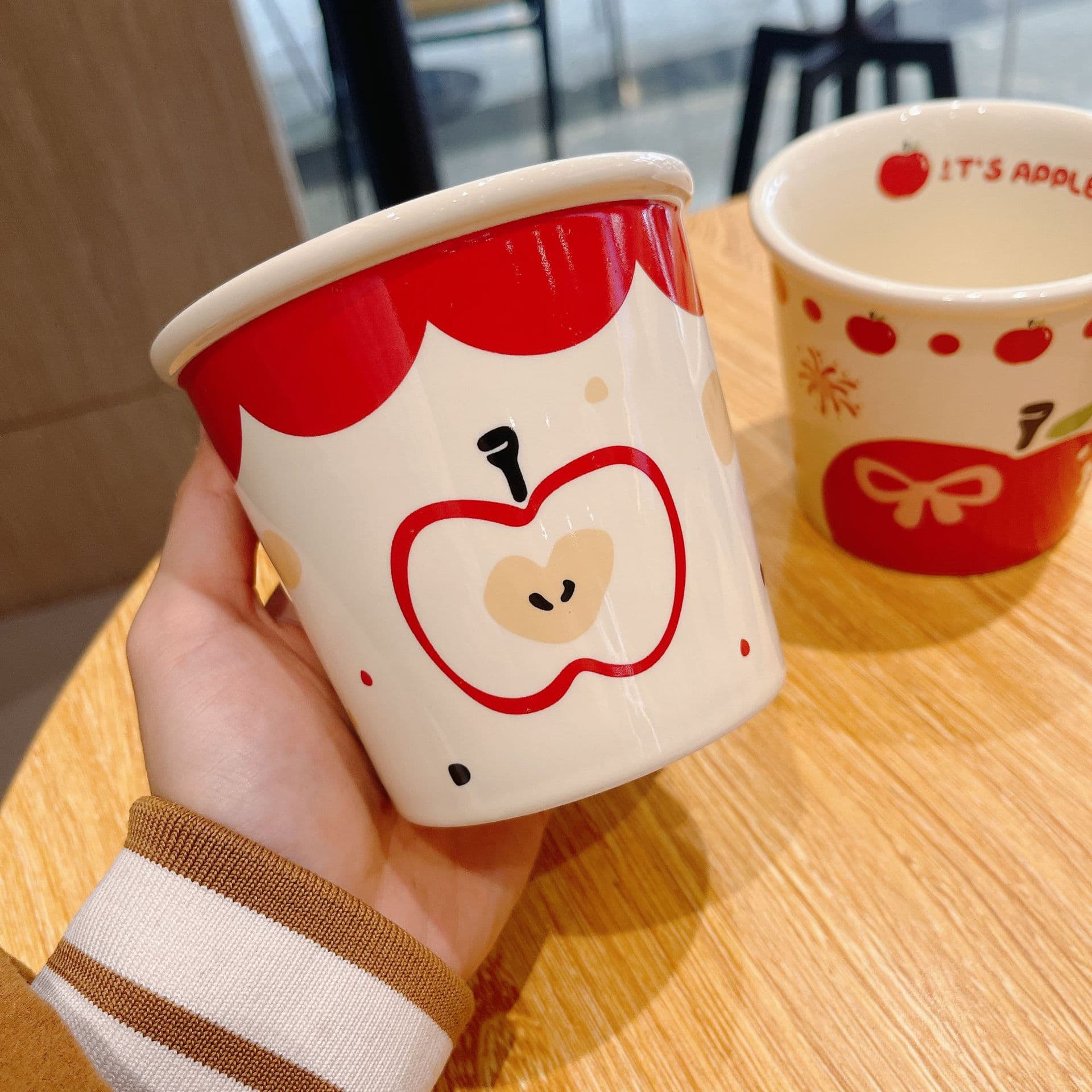 Apple hand cup, handy cup, ceramic cup, cute thickened cup, home office hot and cold beverage drinking gift