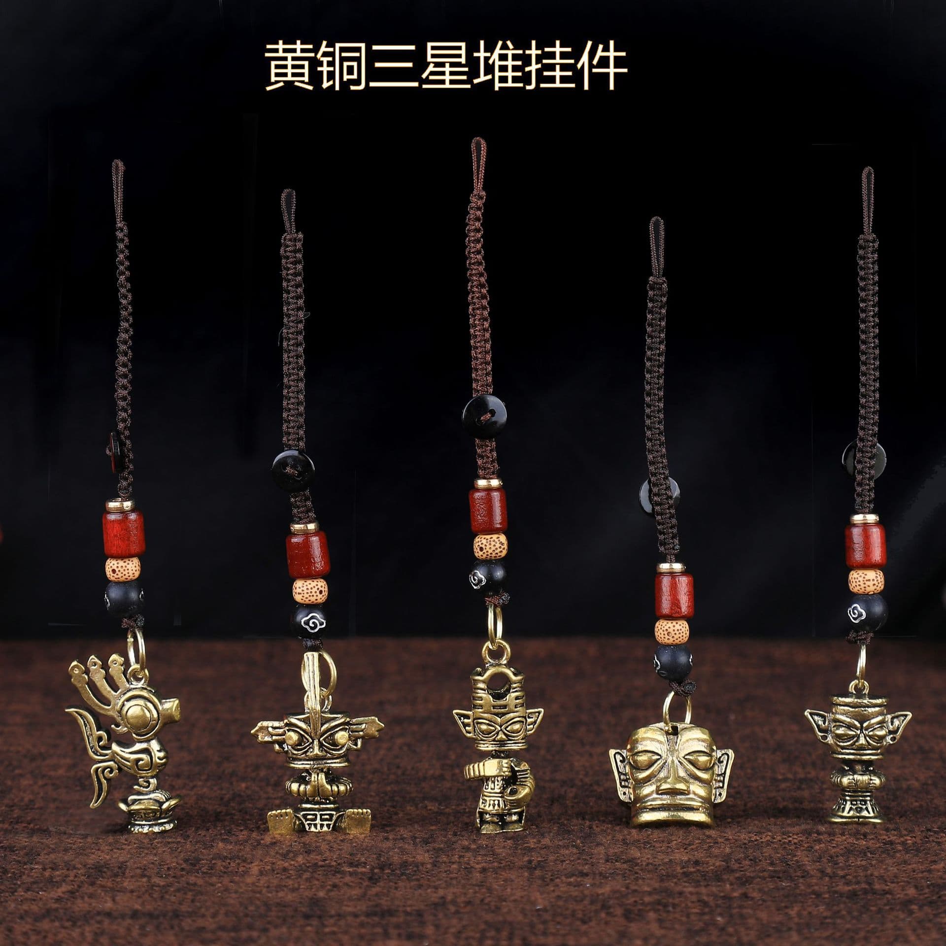 Sanxingdui Keychain, Brass Praying Deity Official with Protruding Eyes Pendant, Souvenir Charm, Creative Car Keychain for Luck
