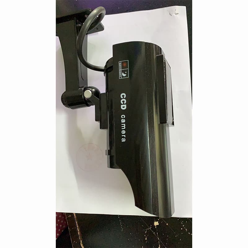 Manufacturer supplies new black simulated solar-powered cameras, bullet-type simulated cameras, factory security equipment.