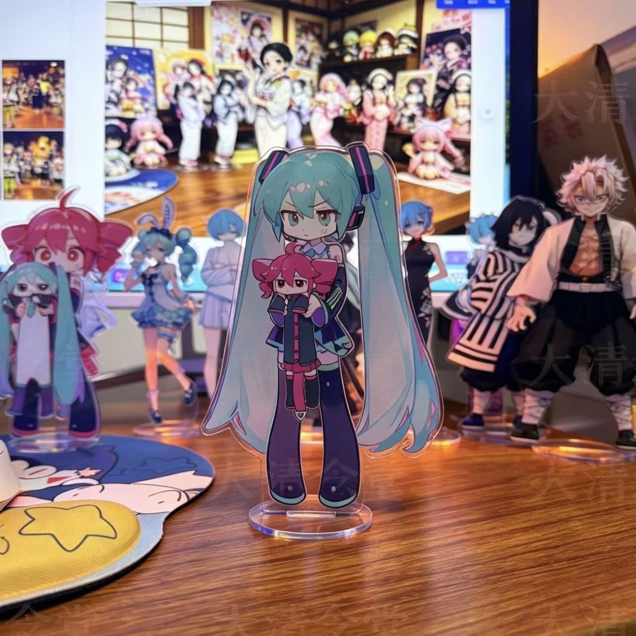 Hatsune Miku hugs accented teto peripheral acrylic stand and exquisite desktop ornaments as gifts for best friends to collect