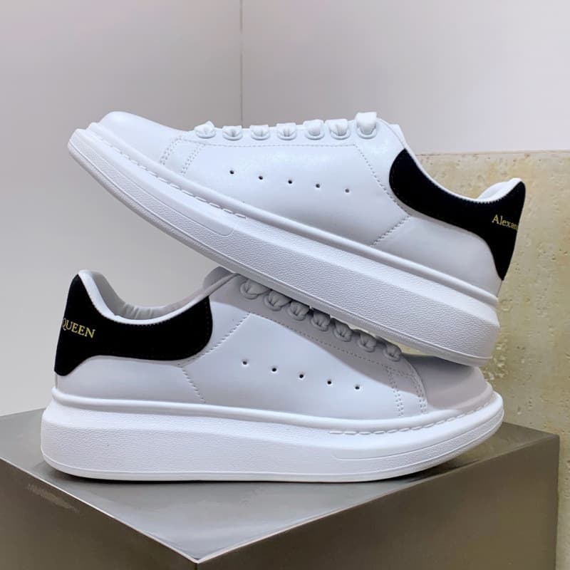 Pure original light luxury McQueen Alexander thick-soled white shoes women's casual sports shoes men's leather soft-soled orgasm-enhancing shoes