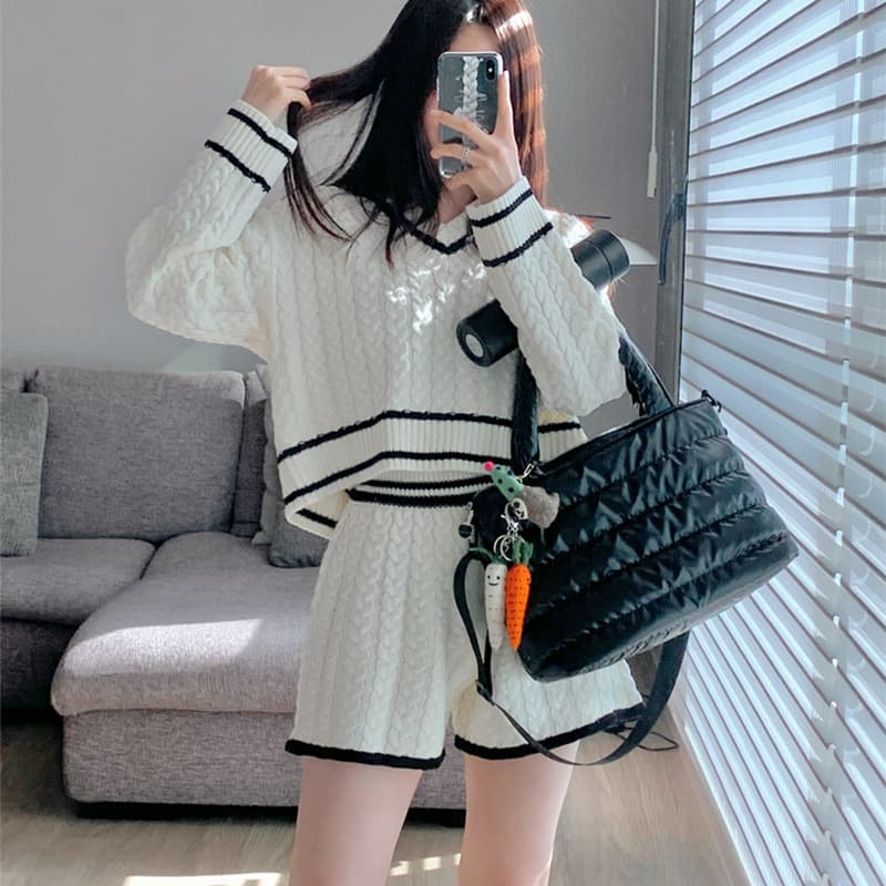 Chic V-Neck Knit Top + Trendy Versatile Shorts Women's Two-Piece Fashion Set 2026 New Arrival