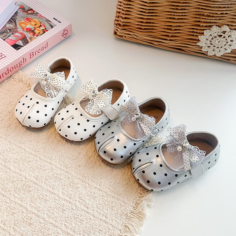 Girls Polka Dot Bow Princess Shoes Korean Style Soft Sole Velcro Flat Shoes Matching Dresses Sweet 2026 Autumn