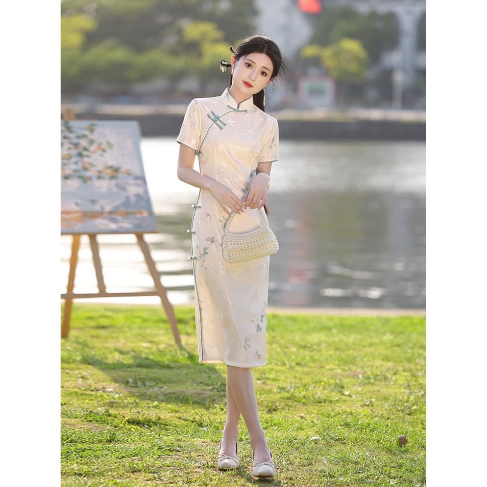Cheongsam 2025 New Summer Improved Young Girl Cool White New Chinese Daily Wear Mid-length