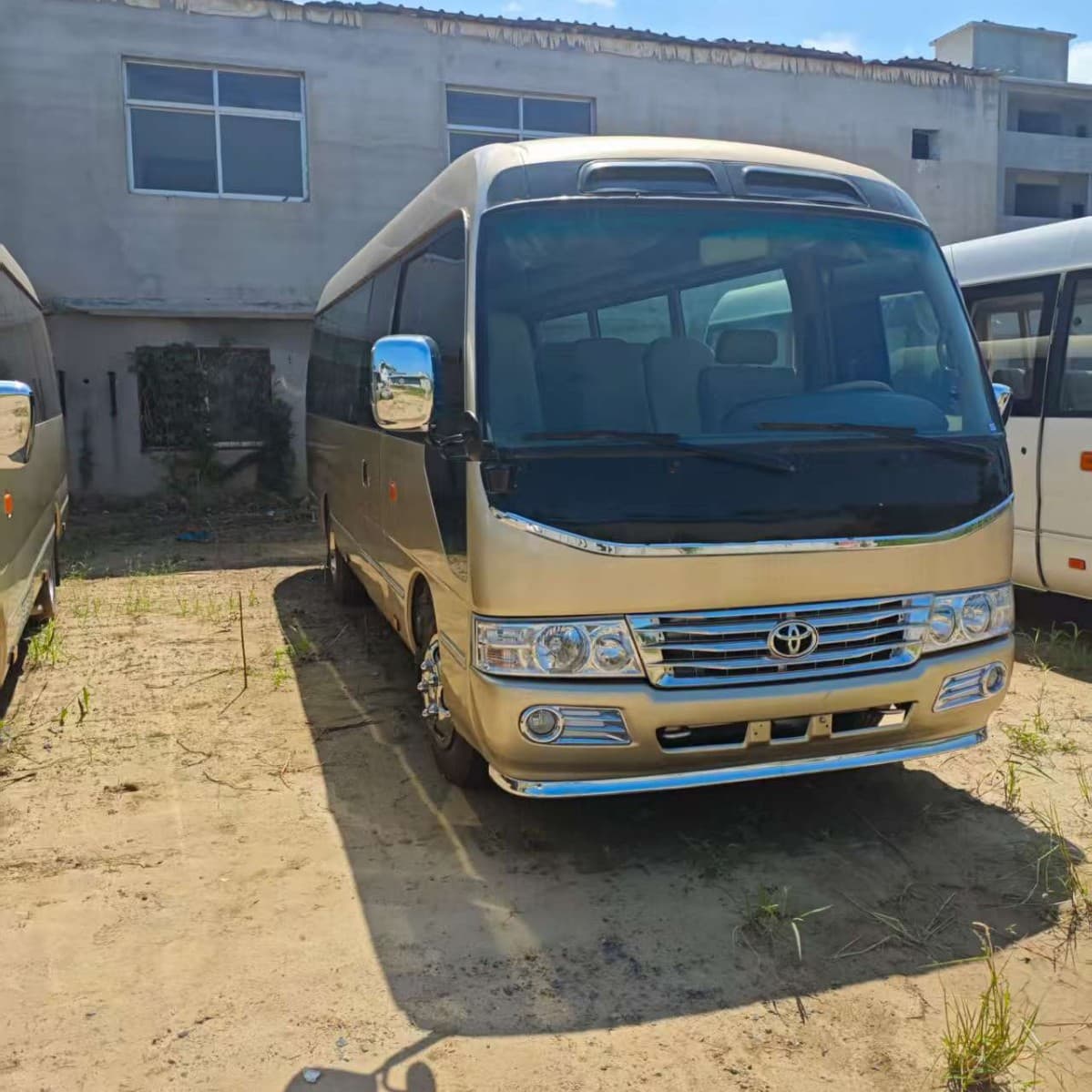 Export Used Toyota Coaster 19-23 Seats Luxury Bus Passenger Vehicle 6m Toyota Hiace 9-1