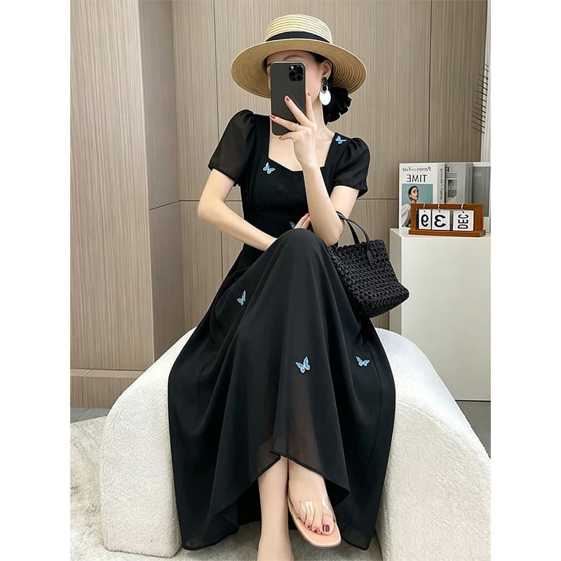 2026 new summer style 200 catties plus size fat mm square collar temperament dress for women Korean style embroidered little black dress 2693