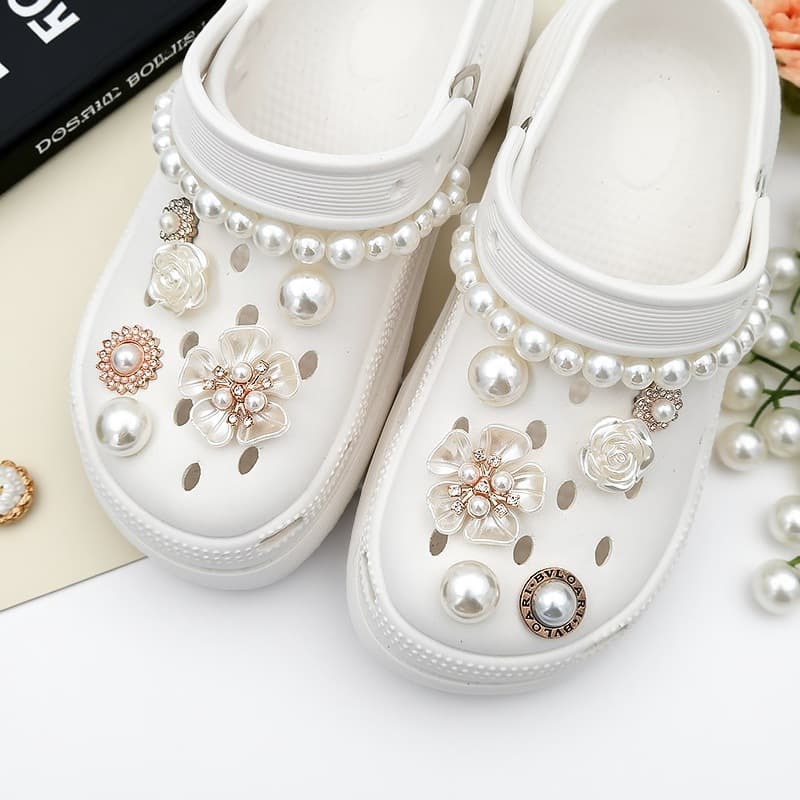 Crocs Accessories Rhinestone Shoe Charms DIY Trendy Chanel-Style Flower Shoe Buckle Pearl Chain Decoration Accessories