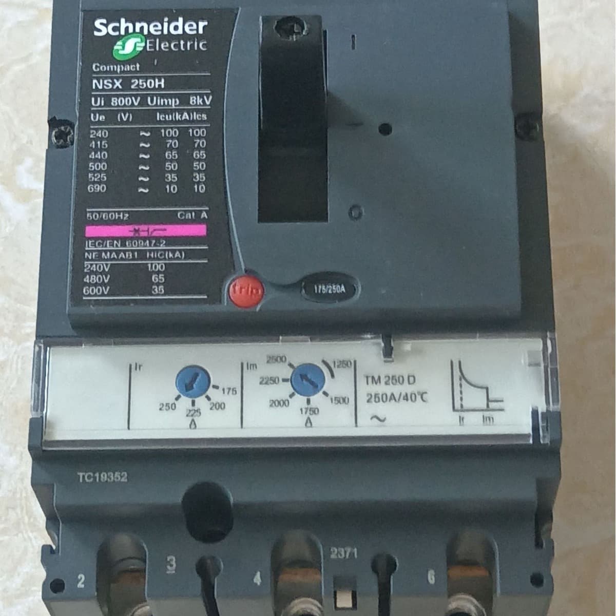 Hot Sale In Stock Supply New Circuit Breaker NSX160N 3P