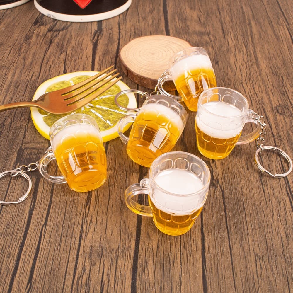 Simulated beer and wine glass, miniature food and toys, creative dollhouse, play house toys, draft beer model, key chain pendant