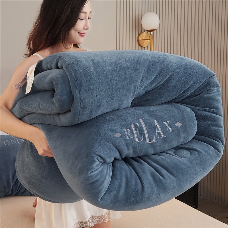 High-gram weight soybean fiber quilt, double-sided embroidered milk fleece, winter quilt, spring and autumn quilt core, dormitory bedding, cotton quilt.
