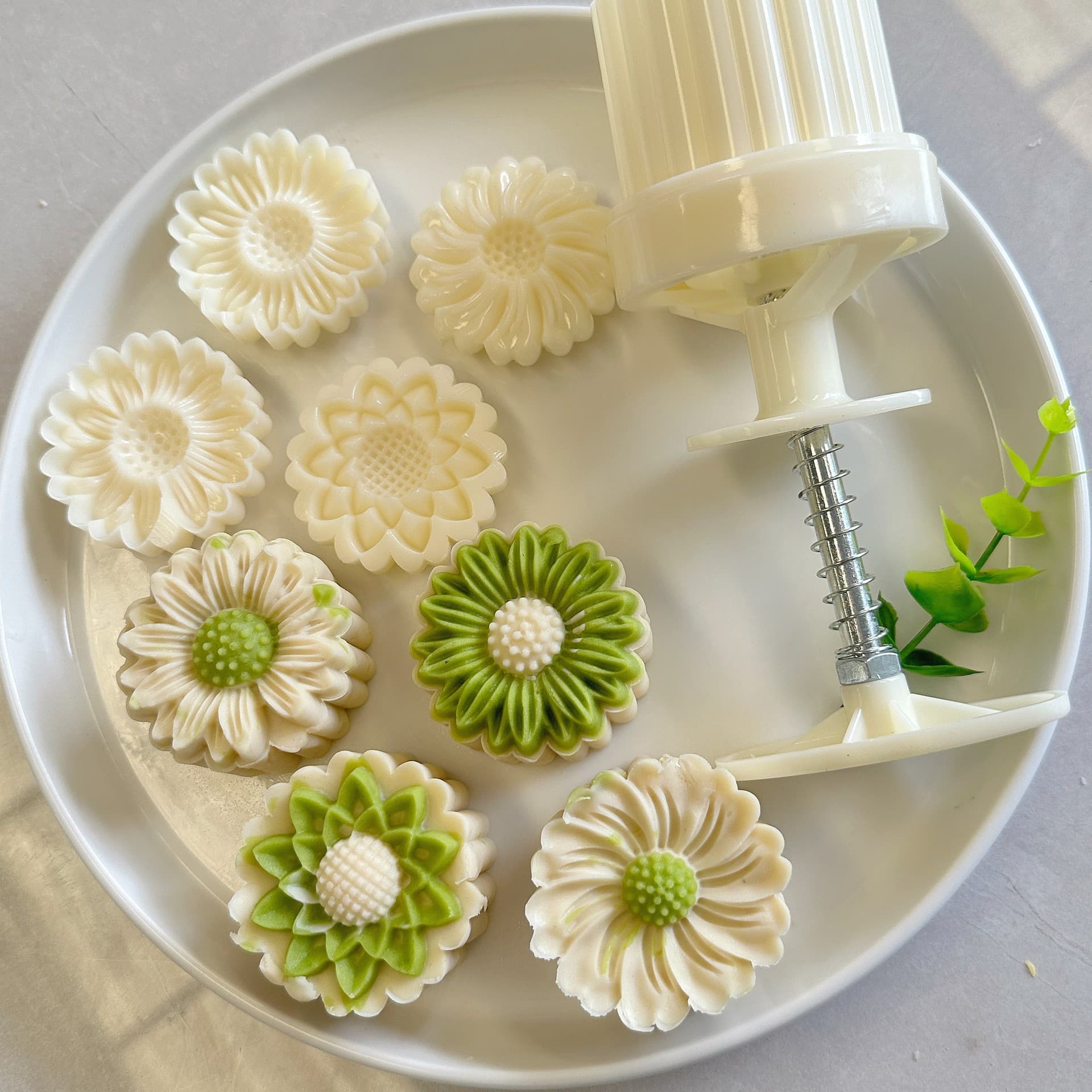 Hongyin Zhenpin 50g 3D Realistic Daisy Snow Skin Mooncake and Mung Bean Cake New Hand-Press Mold Set