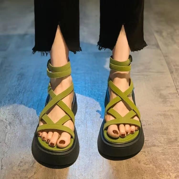 Trendy Thick-Sole Roman Sandals for Women Summer Soft Platform Beach Sandals 2025 New Fashion Versatile Hollow-Out Sandals