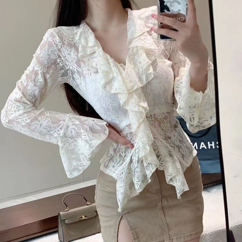 Solid color V-neck hollow long-sleeved shirt for women 2023 autumn new design niche fashion pure desire chic top