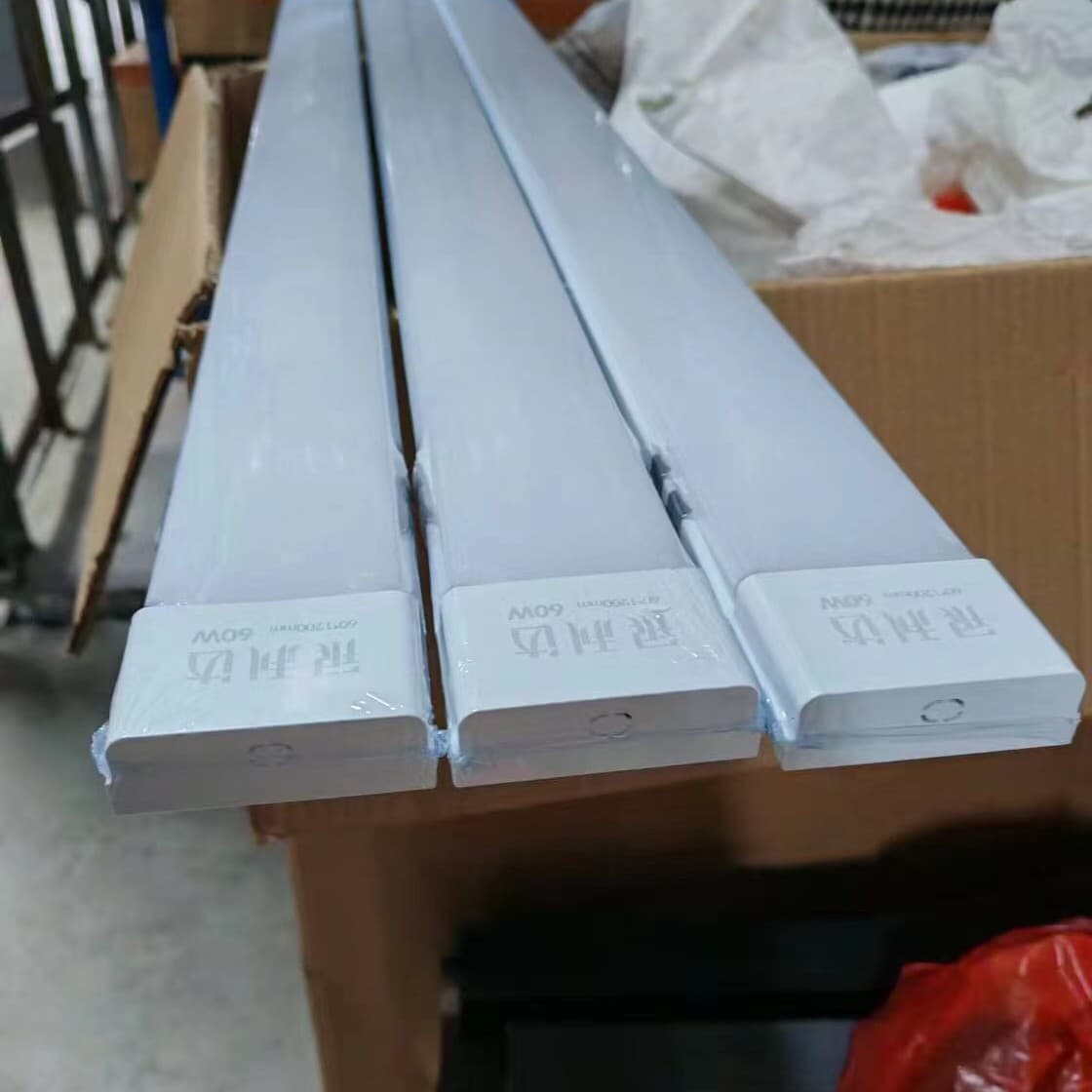 Yinlida Strip Light LED Amoeba Bracket 60W 100W Ultra-Bright Mall Supermarket Warehouse Integrated Office Light