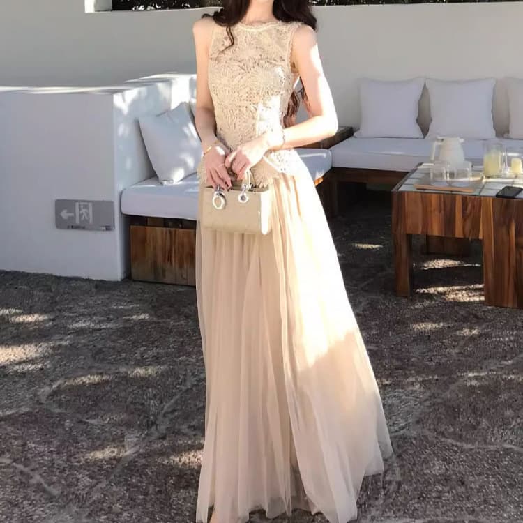 Gentle Style Sleeveless Waist-Cinching Hollow Lace Skin-Friendly Top with Flowing Mesh Skirt Set for Summer