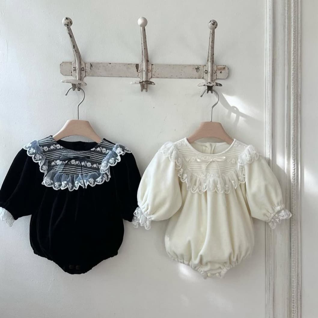 Baby clothes, winter jumpsuit, baby high-end velvet, beautiful lace bow, rompers, girls' underwear without