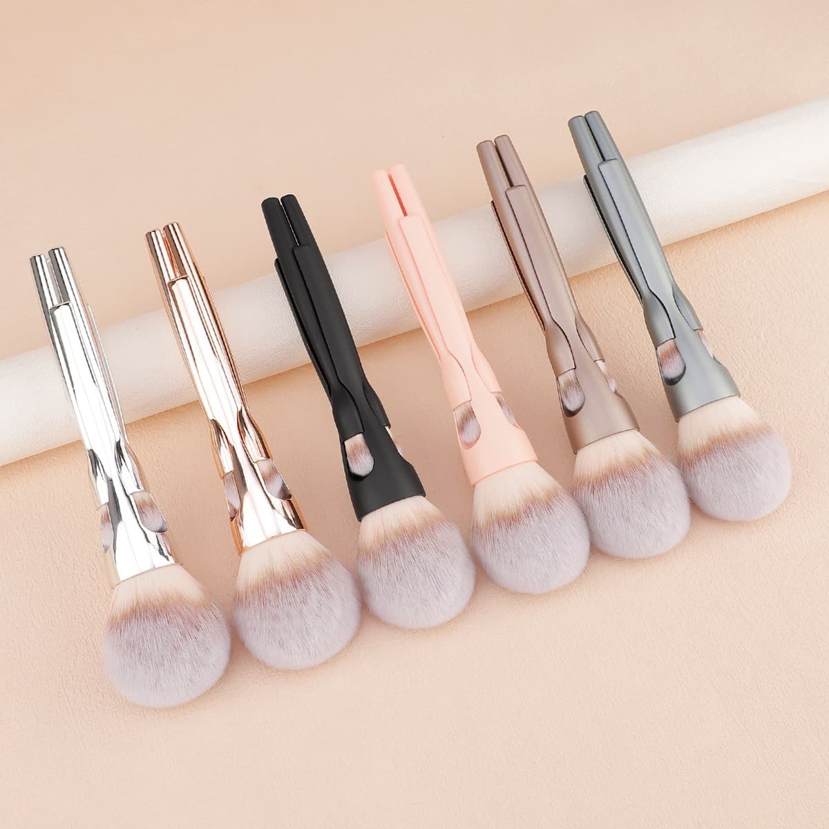 Factory Direct 4-in-1 Magnetic Makeup Brush Set Portable Powder Brush Eyeshadow Brush Soft Bristle Beauty Tool Hot Export Product