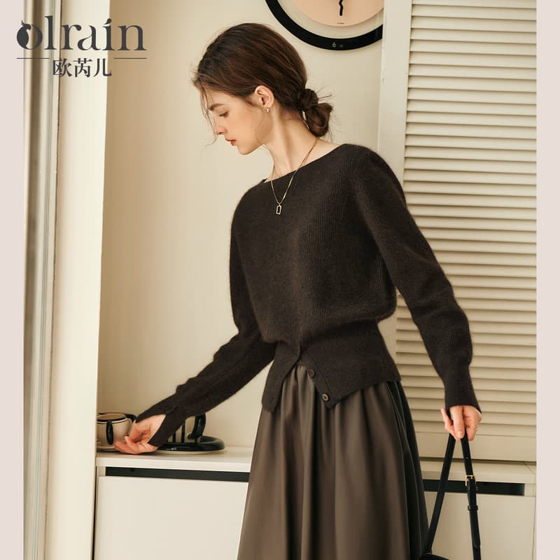 OLrain French-style off-the-shoulder sweater for women, autumn 2025, split hem, fitted waist pullover knitwear.