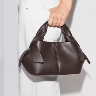 2026 New Retro Designer Style Sheepskin Feel Handbag for Women, Simple Commuter Shoulder and Crossbody Bag