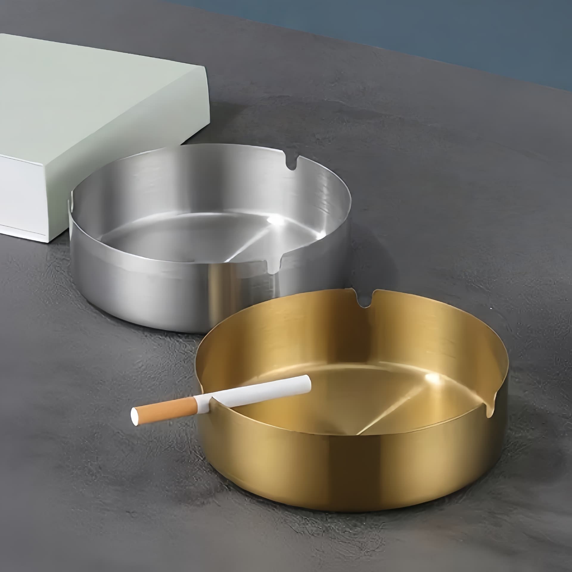 Manufacturer Wholesale Thickened Windproof Ashtray, Creative Colorful Round for Internet Cafe, KTV, Hotel, Stainless Steel