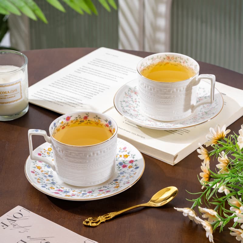 Floral Vintage English Sweet Coffee Cup Saucer Bone China Light Luxury Elegant High-End Lady Red Tea Cup Afternoon Tea Coffee