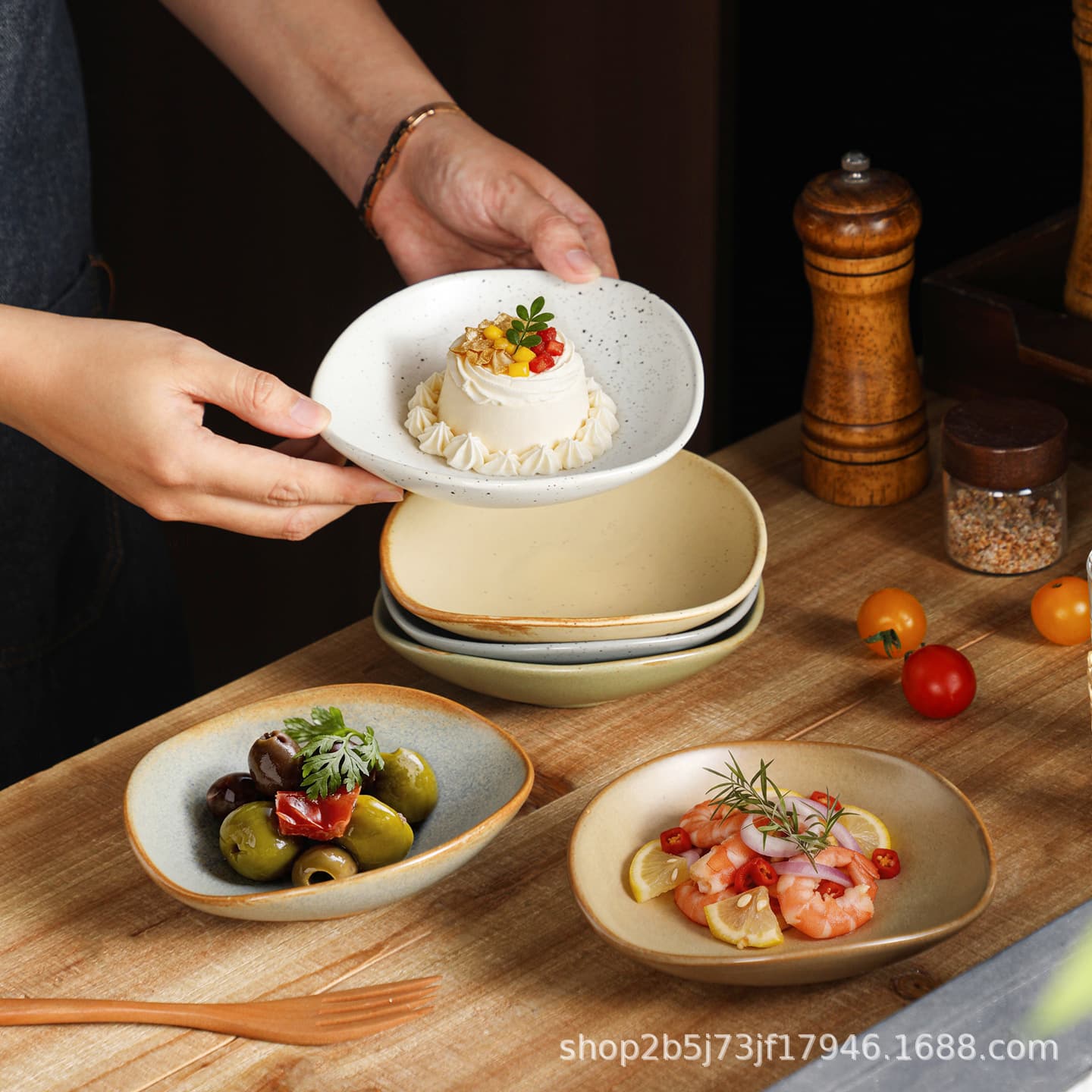 Cross-Border Japanese-Style Side Dish Snack Plate, Ceramic Hot Pot Dipping Sauce Dish, Bone-Shaped Plate, Creative Tableware, Retro-Style Dessert Plate