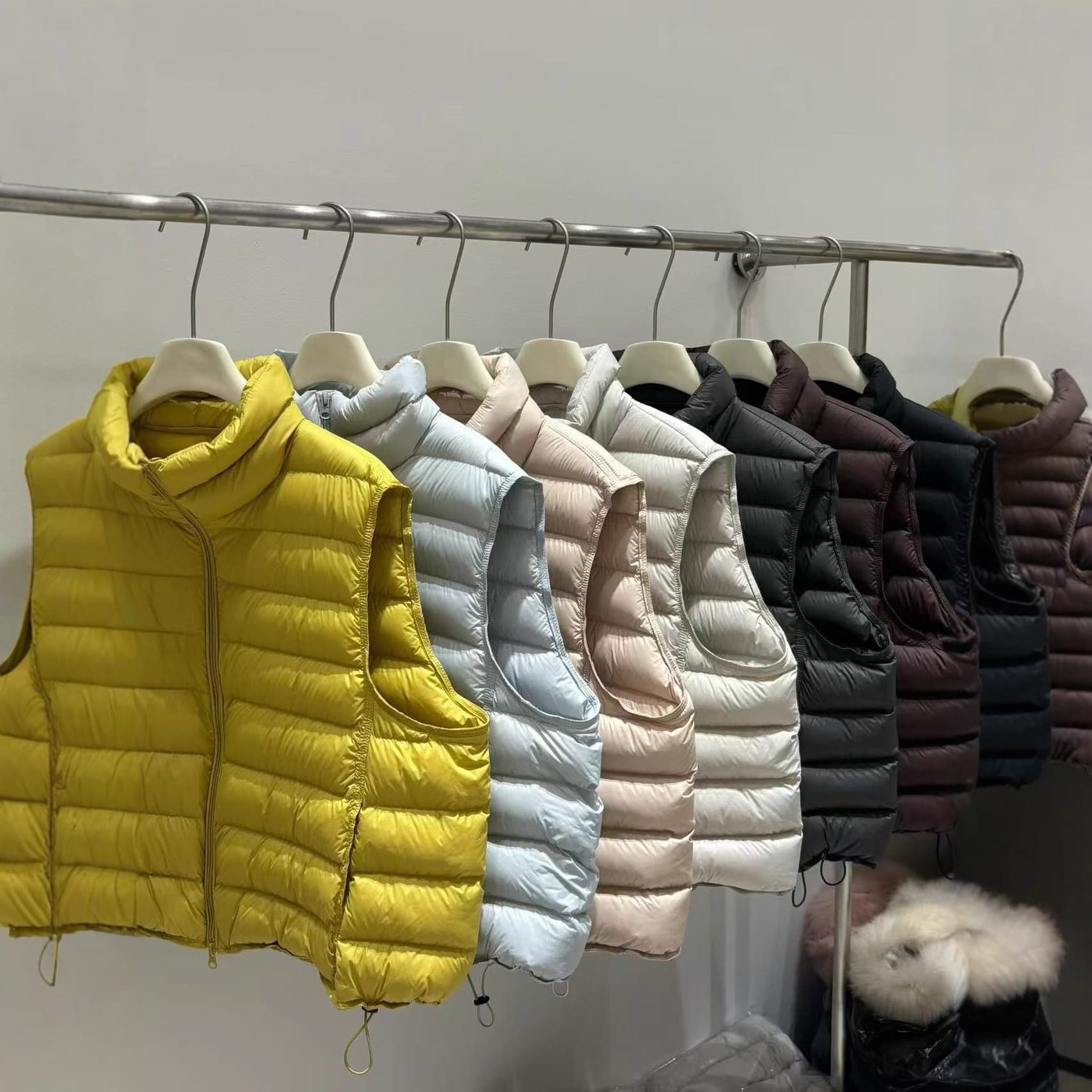 Stand-Collar Ribbed Down Vest for Women, 2025 New Super Stylish Short Design for Petite Figures, 90% White Duck Down Waistcoat Jacket