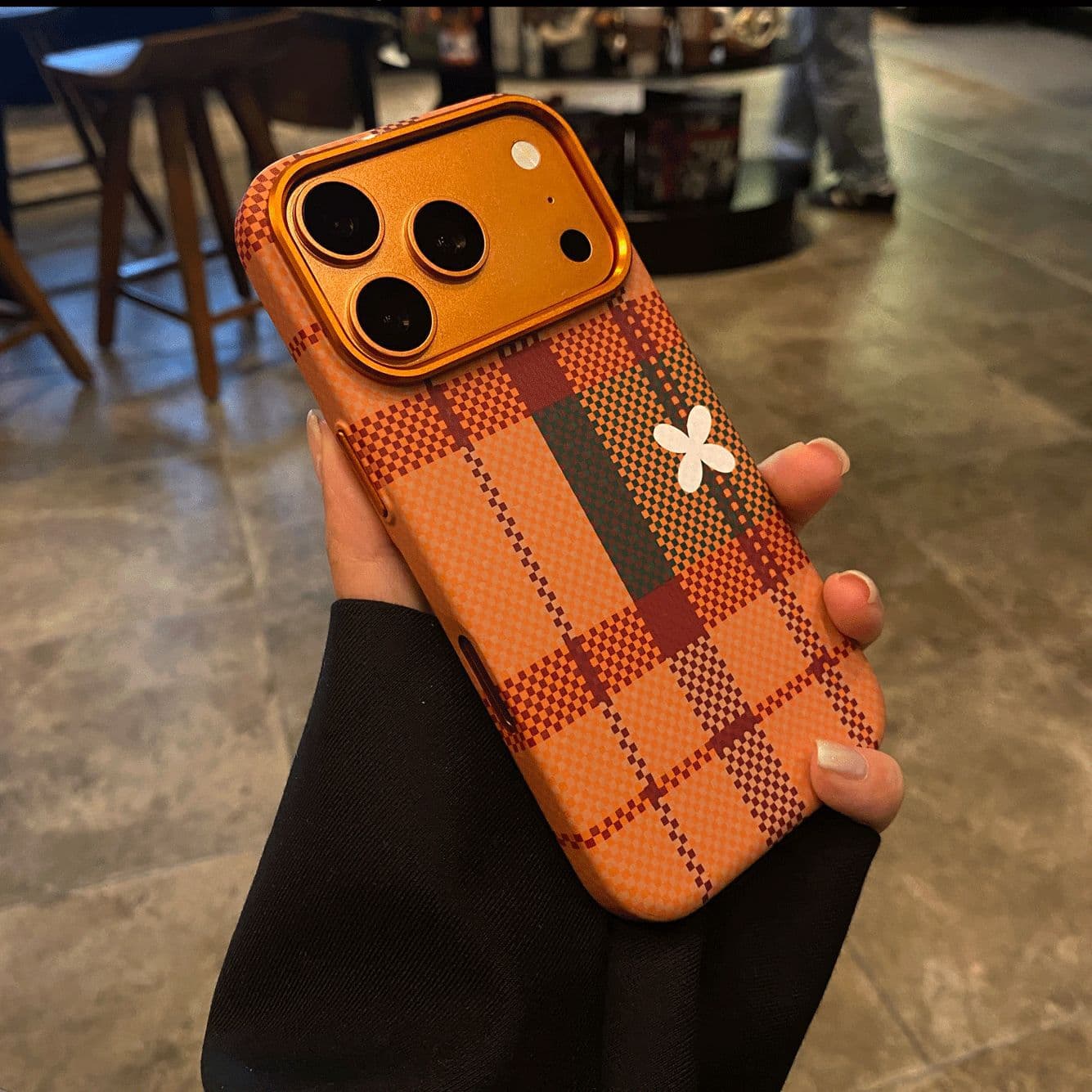 iPhone18PROMAX Gejinsheng flower skin-feel Kevlar magnetic phone case is suitable for Apple 17 all-inclusive anti-fall