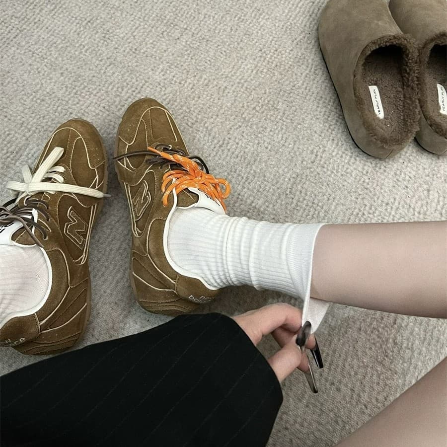 Korean-style spring/summer minimalist white scrunch socks for women, solid color vertical stripe versatile simple basic seamless mid-calf socks