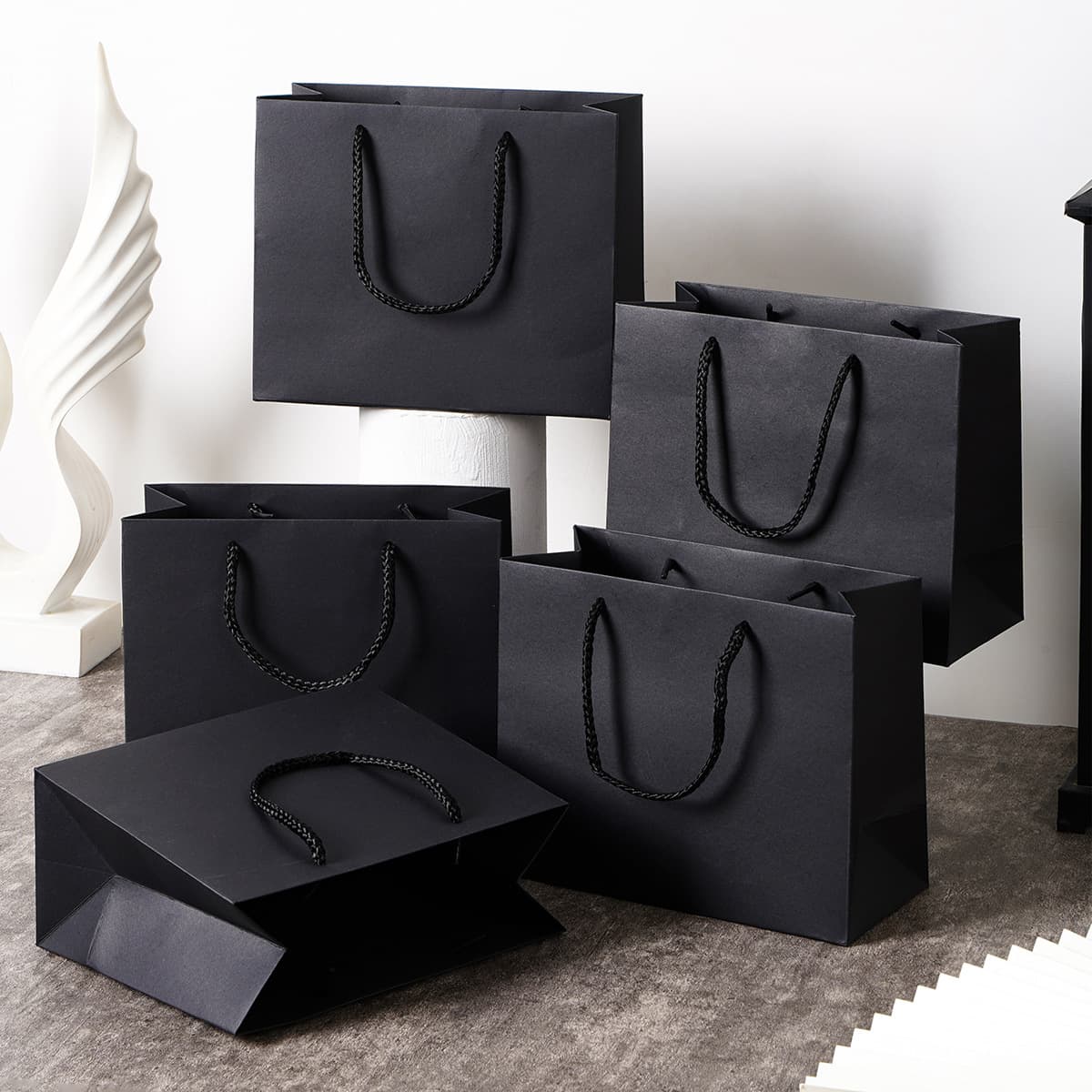 In-Stock Kraft Paper Bags, Tote Bags, Christmas Gift Bags, Women's Clothing Bags, Customizable Logo Gift Packaging