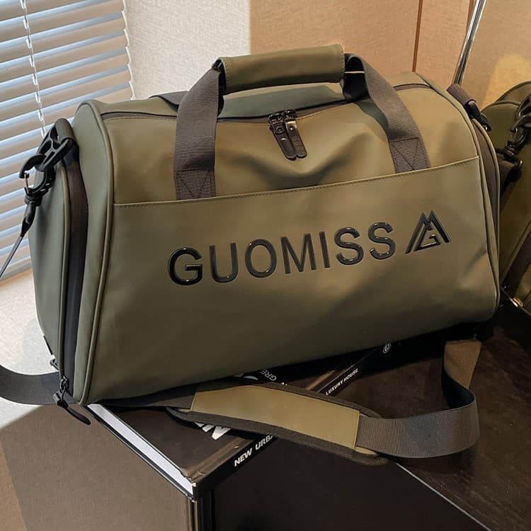 New men's short-distance travel bag, large capacity, wet and dry separation, waterproof, lightweight training and gym bag.