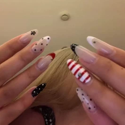 24 Pieces Red White Striped Trendy Wearable Nails French Nails High-End Sweet Finished False Nails Press-On Nails