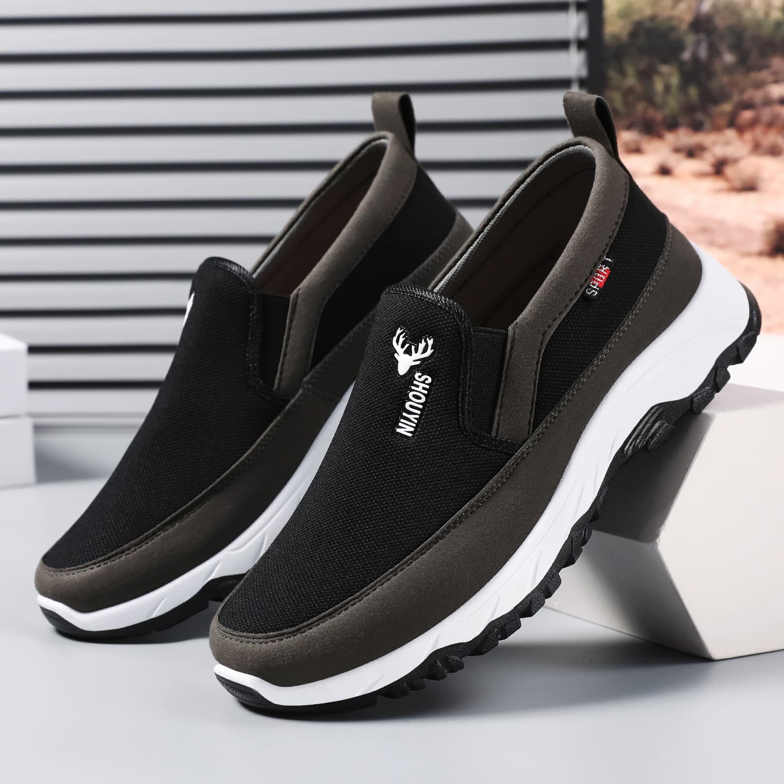 Men's Versatile Slip-On Beijing Shoes Fashionable Spring Casual Low-Top Breathable Flat Heel Round Toe Fly Knit Leisure Footwear