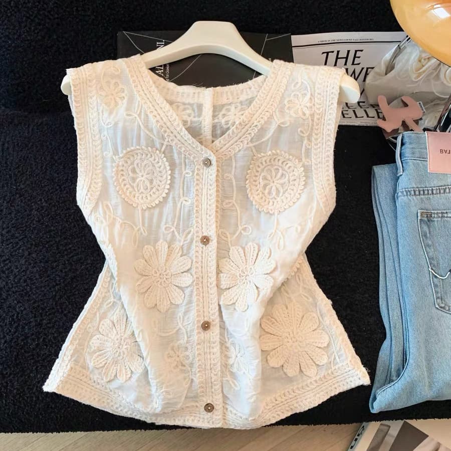 Fashionable solid color V-neck crocheted vest for women, super popular summer age-reducing outer wear sleeveless top