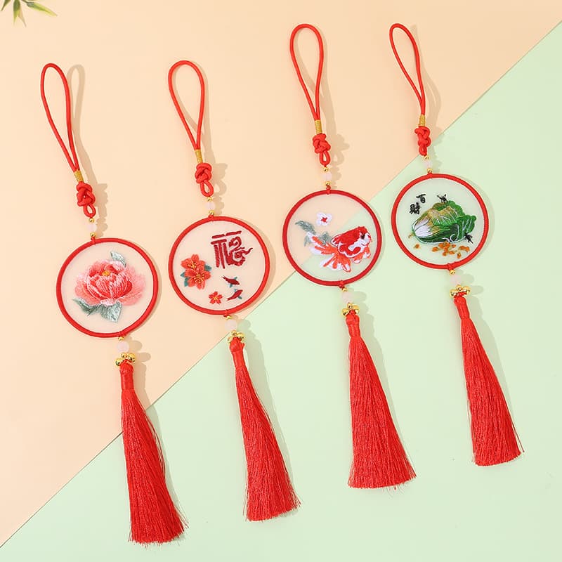 Suzhou embroidery, a traditional Chinese intangible cultural heritage item, is a handmade ethnic-style pendant with double-sided embroidery. Drop shipping available.