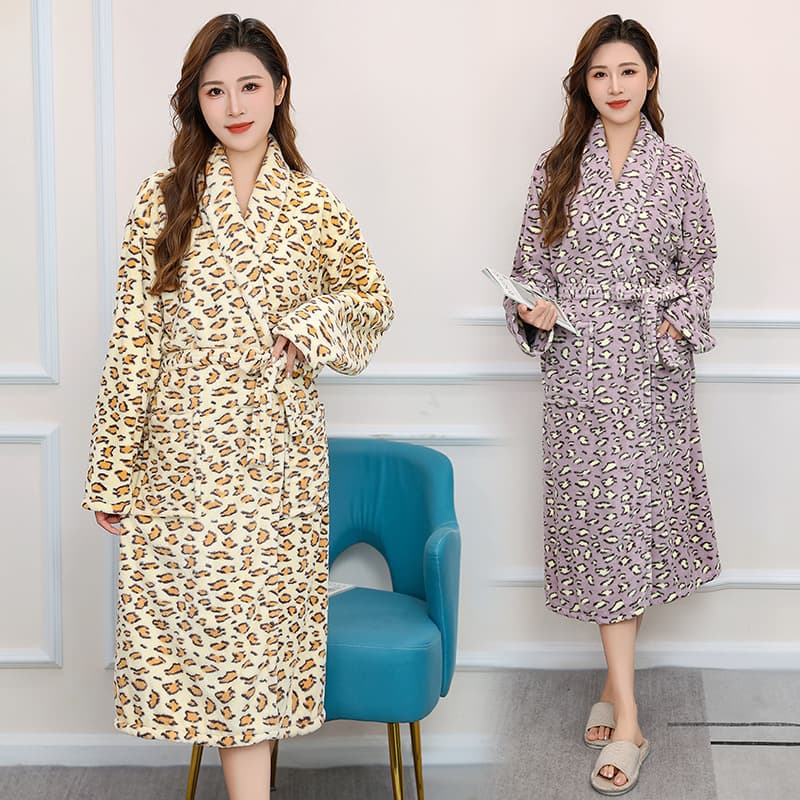 Coral fleece bathrobe-style autumn/winter new thick long-sleeved homewear, leopard print sleepwear for adults, unisex.