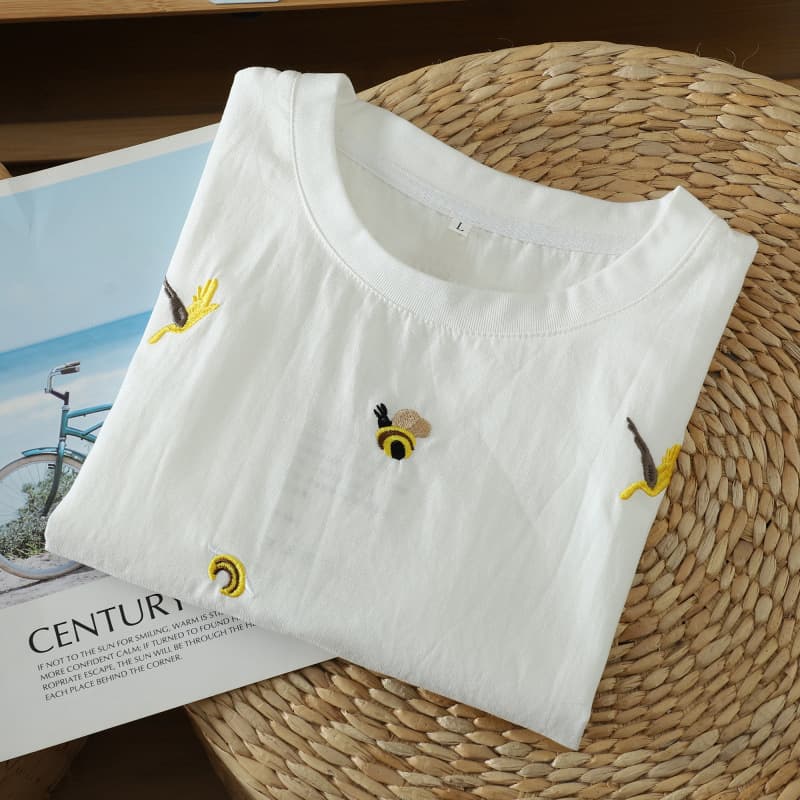 New Summer Embroidered Loose Fit Bee T-Shirt, Youthful and Versatile
