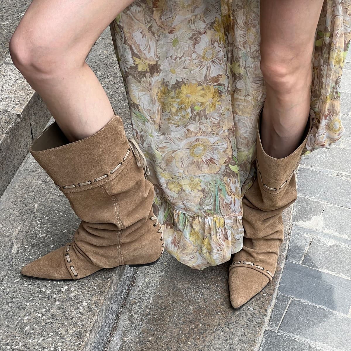 Pleated pointed-toe Chelsea boots with inner heightening straps 2025 new autumn retro niche Maillard western cowboy boots