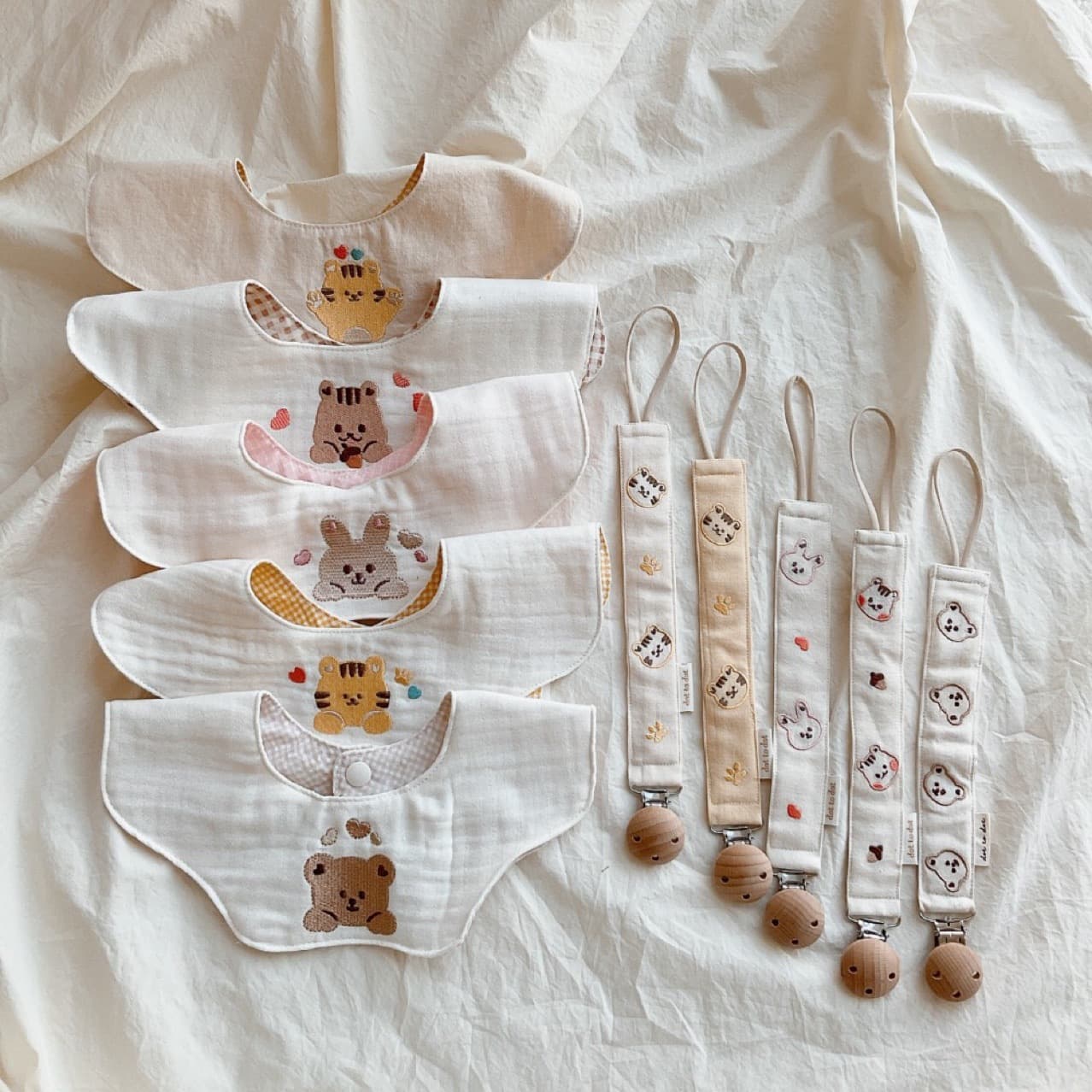 ins cartoon animal embroidery baby pure cotton gauze newborn bib baby waterproof anti-vomiting bib saliva