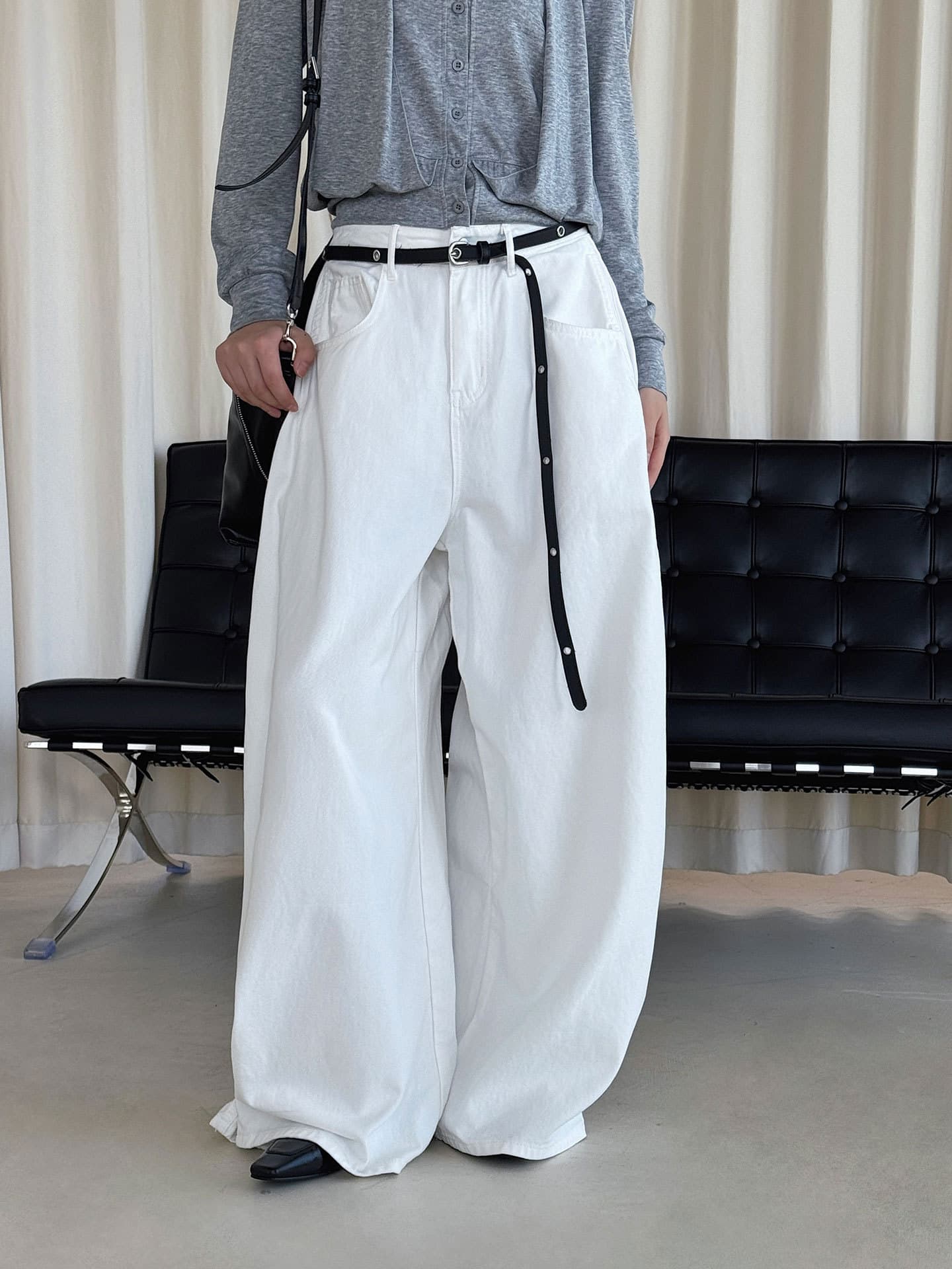 Louvre Fall New Arrival Korean Style Simple Trendy High-Waist Curved Seam Jeans with Snap Closure White Pants for Women