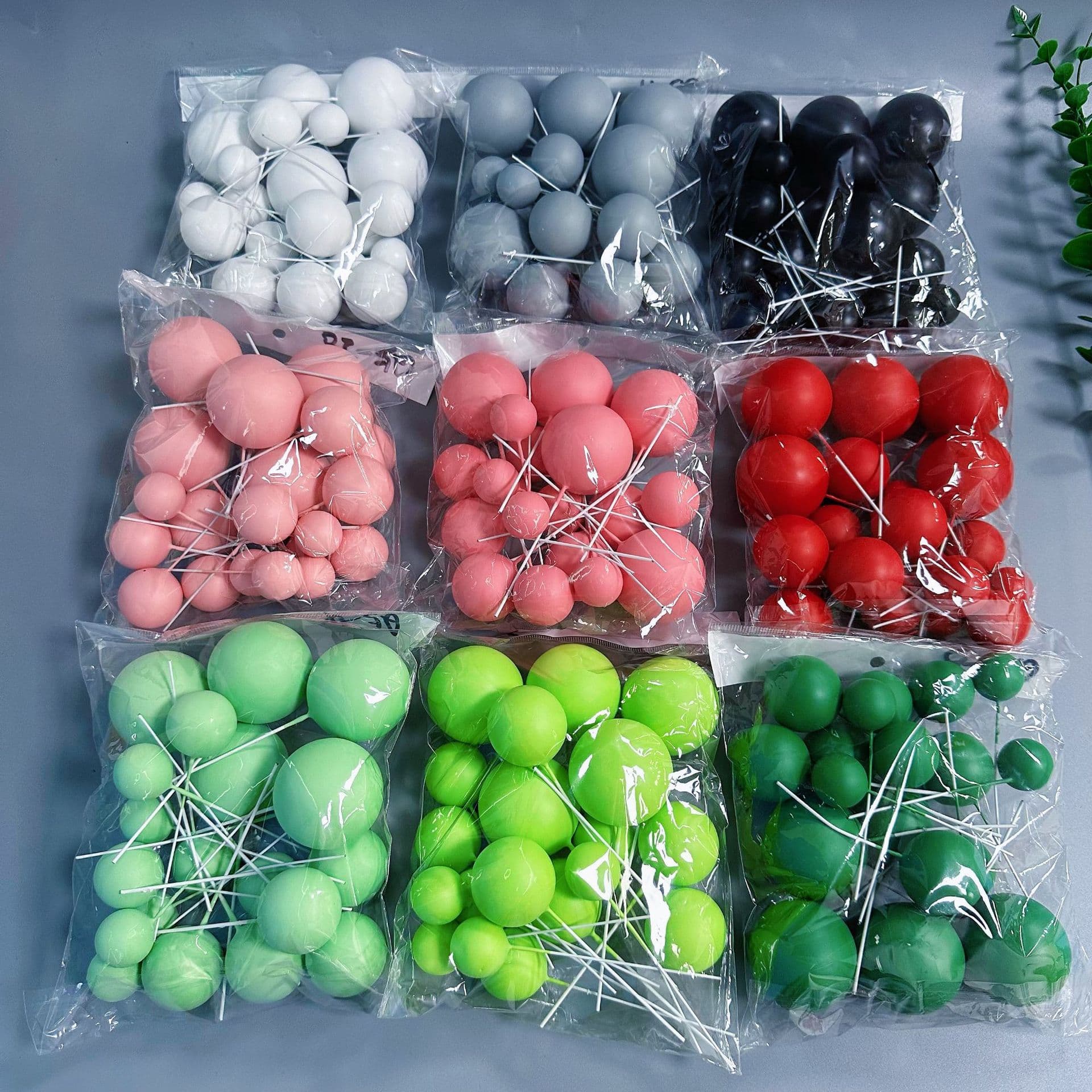 Cross-Border Bestseller Cake Decorations: Extra Hard Gold, Silver, and Foam Balls, Macaron Matte Christmas Balls, 20-Piece Assorted Set