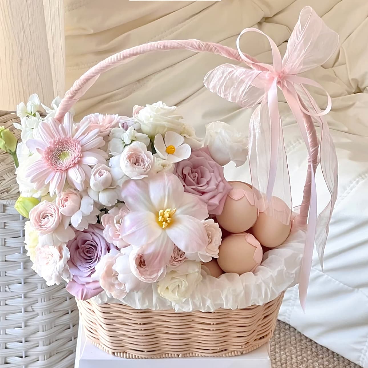 Imitation rattan Mother's Day beige peony flower basket hand-woven flower basket flower shop salon flower arrangement souvenir gift flower basket event