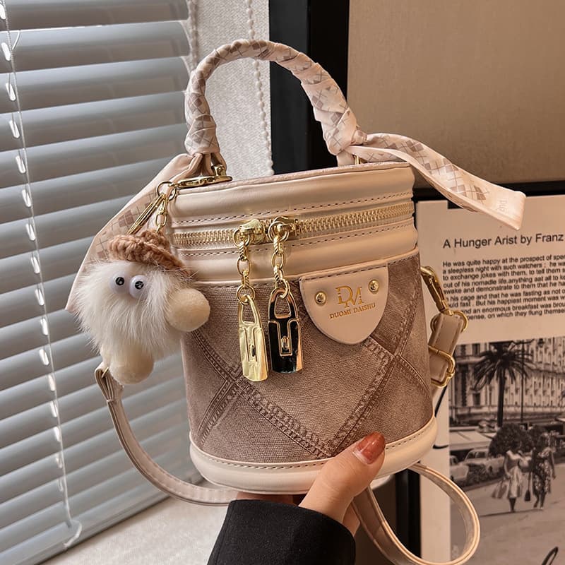 Niche Design Handbag for Women 2026 Versatile Elegant Crossbody Bag Ladies Tote Fashionable Trendy Shoulder Bucket Bag
