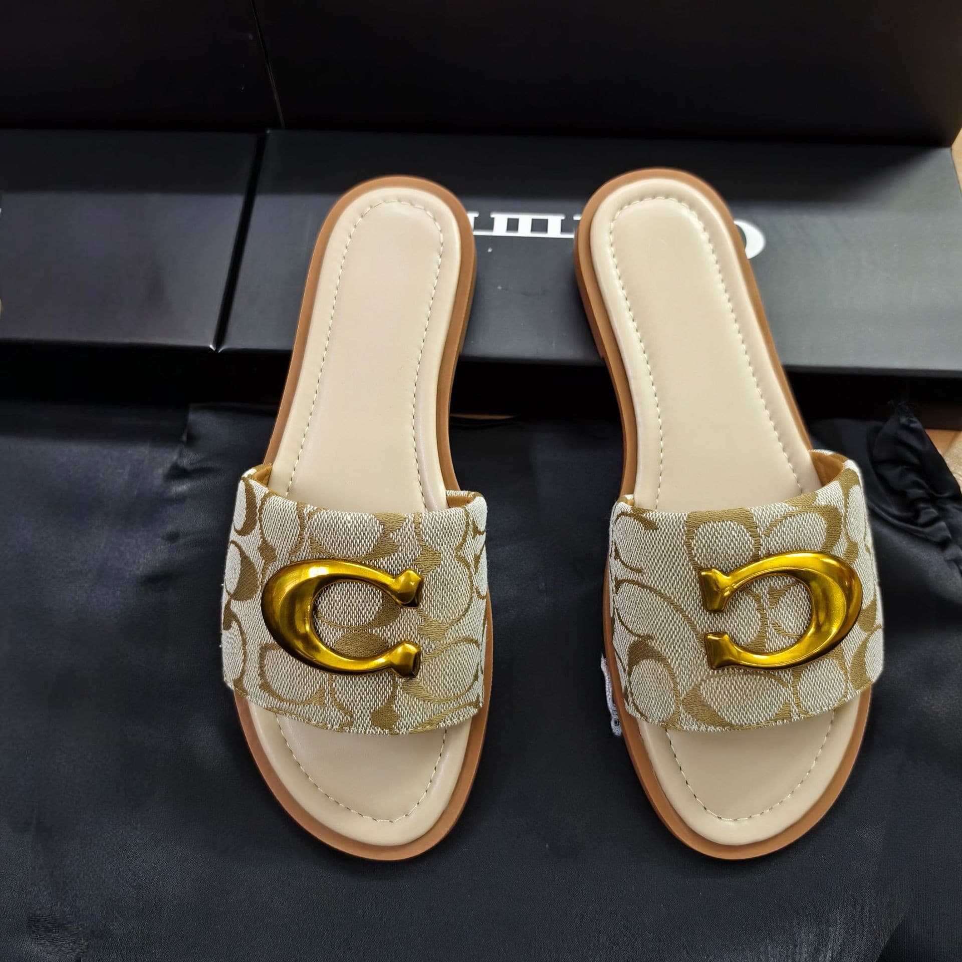 2026 Summer New Foreign Trade Canvas Women's Shoes Flat Slippers Casual Versatile Fashion Trend Soft Leather Sandals